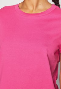 Vero Moda Petite Jednoduché tričko - pink
