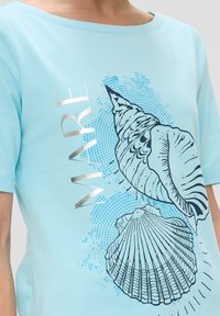 s.Oliver BLACK LABEL - T-shirt z nadrukiem