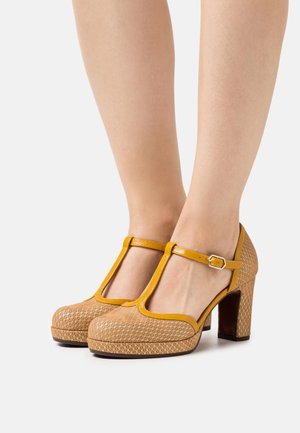 Chie Mihara, Escarpins - beige