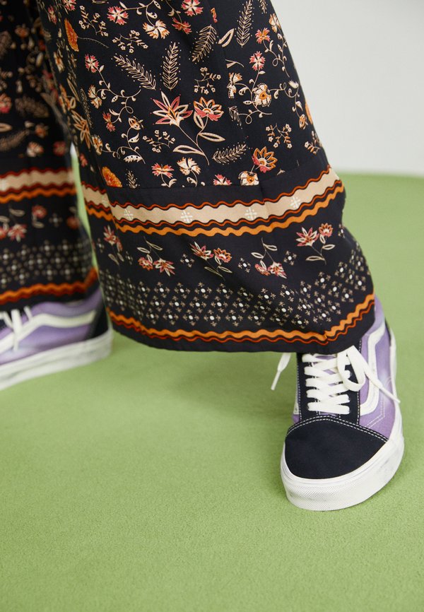 MIDNIGHT AVENUE BORDER - Trousers - anthracite kerala2