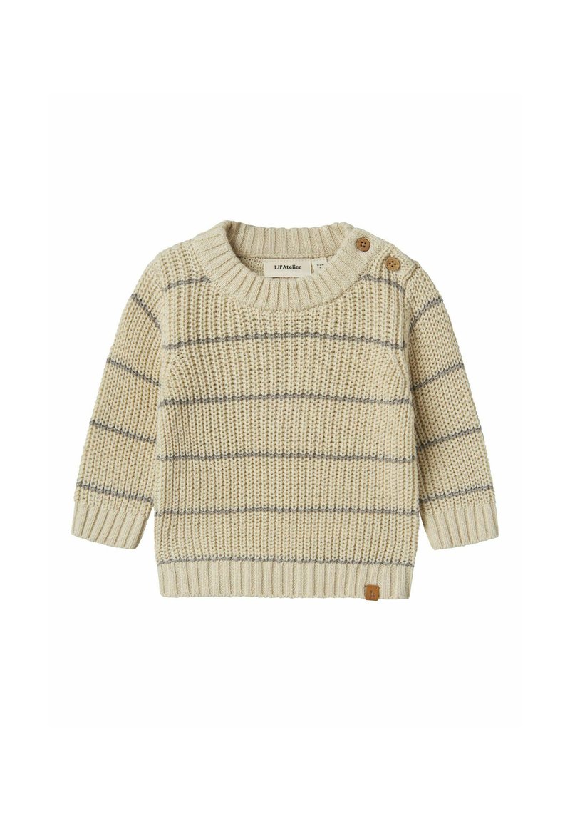 Maglione a maglia beige chiaro con righe orizzontali grigie, scollatura a girocollo, dettagli in legno sui bottoni alle spalle e polsini e orlo a coste.