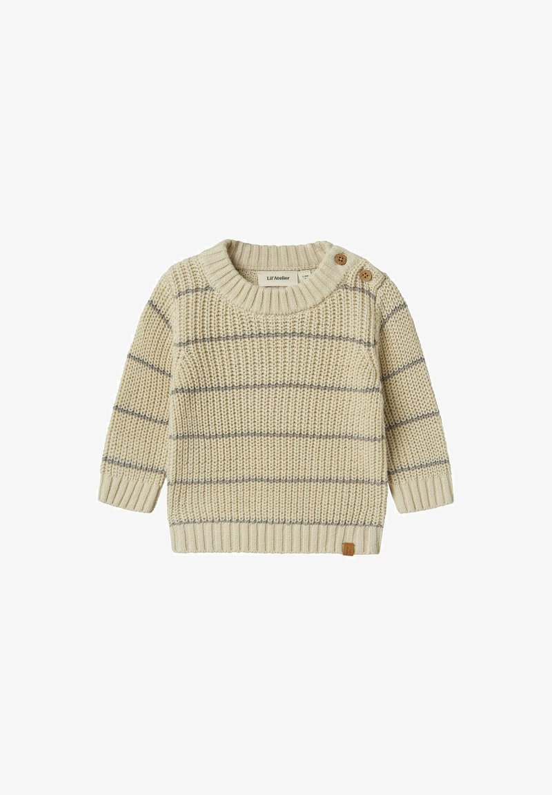 Maglione a maglia beige chiaro con righe orizzontali grigie, scollatura a girocollo, dettagli in legno sui bottoni alle spalle e polsini e orlo a coste.