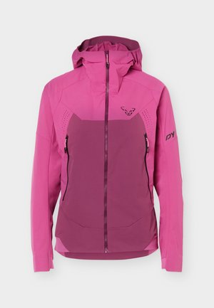Roze-paarse outdoorjas met capuchon, ritssluiting aan de voorkant, zakken met rits aan de zijkant en een logo op de borst en linker mouw, weergegeven op een witte achtergrond.