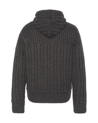 Sweat à capuche en tissu tricoté texturé gris foncé avec un motif côtelé vertical, doté de manches longues et d'une coupe décontractée.