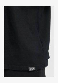 Unselected, black washed