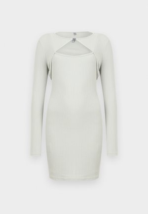 Langærmet, lysegrå, ribstrikket minikjole med udskåret halsudskæring og en lille sølvlås foran.