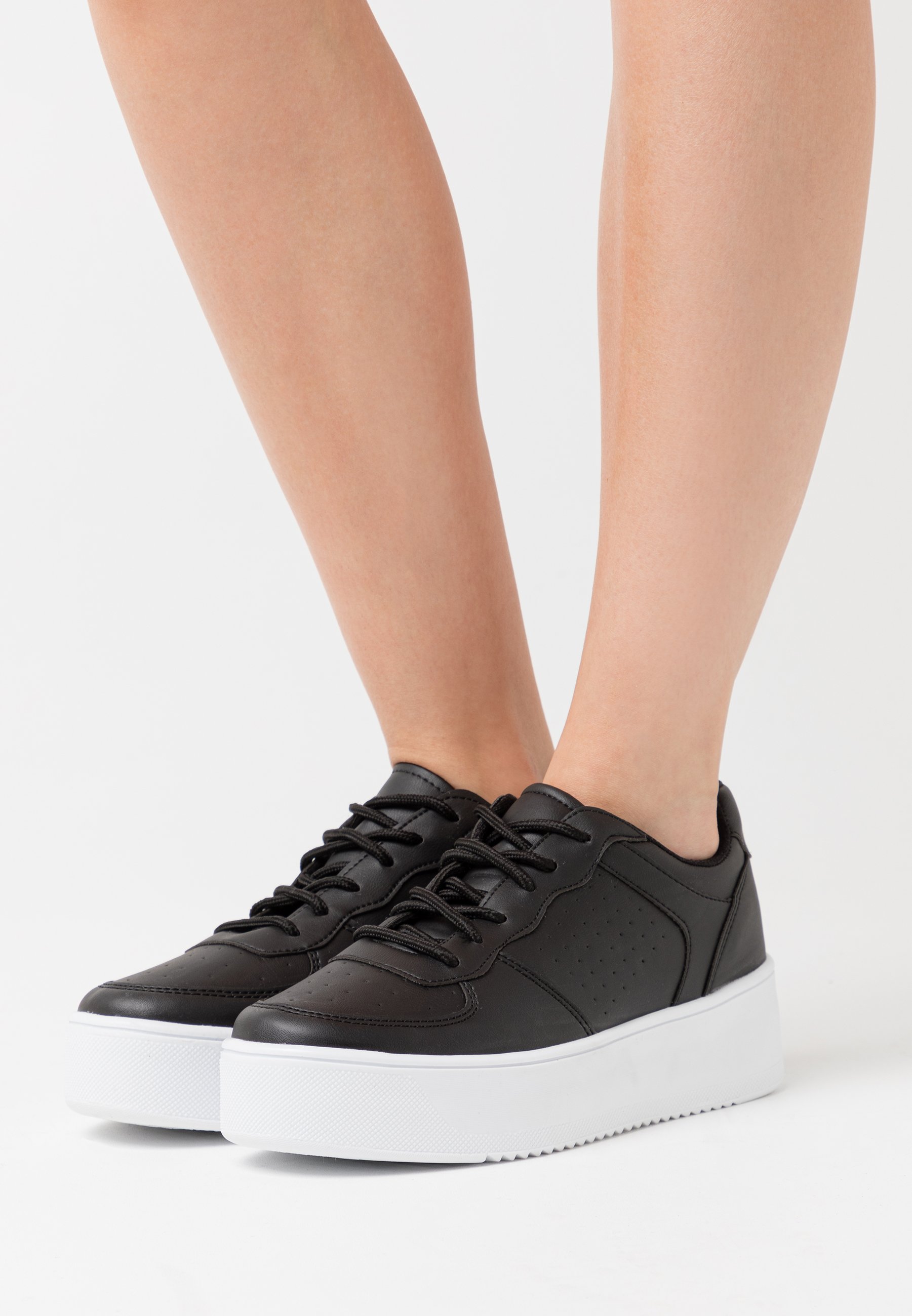 Adidas Originals Nizza Platform sneakers zwart - Schoenen.nl