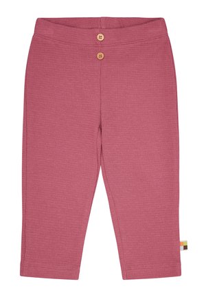 Hosen aus Waffelstrick in Pink mit einem gerippten Muster, ausgestattet mit zwei Holzknöpfen am Bund und einem kleinen, mehrfarbigen Etikett an der Seite.