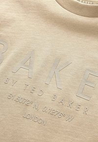 Baker by Ted Baker REGULAR FIT - Triko s potiskem - stone