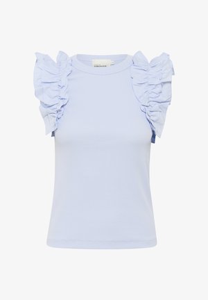 Világoskék, rövid ujjú felső, fodros vállrészekkel, puha bordás anyagból készült. Klasszikus kereknyakú kialakítás, testes siluettel.