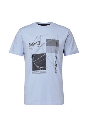 Lichtblauw katoenen t-shirt met een grafisch ontwerp met zwarte tekst, vormen en lijnen. Korte mouwen en een ronde hals.