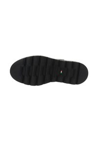 Zwarte rubberen schoenzool met textuur en ribbels voor grip, voorzien van een klein Italiaans vlaggetje en de merknaam in reliëf.