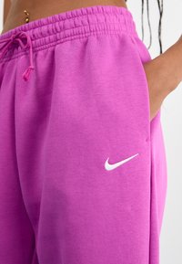 Nike Sportswear PANT  - Treniņtērpa apakšdaļas - hot fuchsia