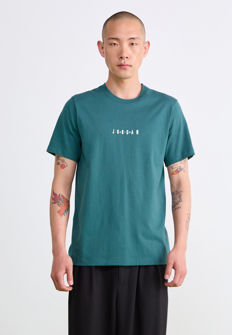 Jordan AIR CREW - Nyomott mintás póló - oxidized green