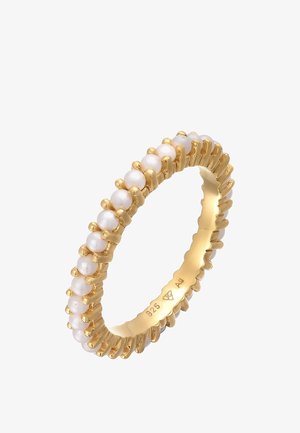 Inel din aliaj auriu cu accente alternante de perlă albă. Designul are o bandă texturată și o suprafață interioară netedă, marcat "925."
