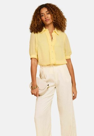 Love & Roses, REGULAR FIT - FRILL DETAIL SHORT SLEEVE BUTTON THROUGH SHIRT  . - Nööpidega pluus - yellow