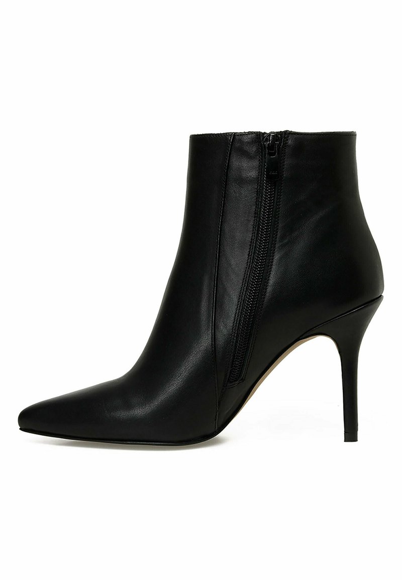 Nine West Grey Leather Ankle Boots Size 9 main image 1