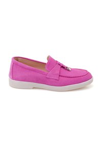 Rosa Wildleder Slipper mit einer Schleifendetails, weißer Gummisohle, runder Zehenform und sichtbaren Nähten am Rand. Glatte Innenausstattung.