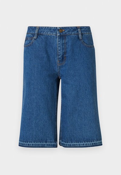 Blå denimshorts med rak skärning, med midjeband, fem fickor och subtila sömnadsdetaljer längs sömmarna.