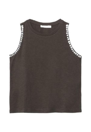 Tmavě hnědé tílko bez rukávů s kulatým výstřihem, zdobené dvěma řadami stříbrných cvočků podél každé průramky.