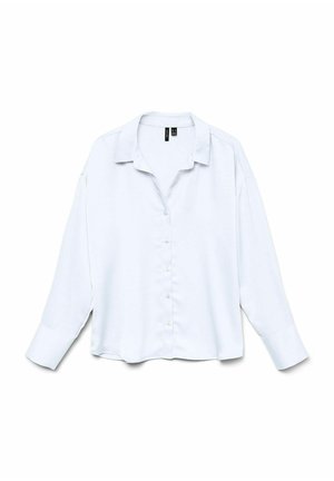 Camisa de botón de manga larga blanca, hecha de tela suave. Presenta un cuello clásico y un ajuste holgado, con un dobladillo recto y cierre de botones.
