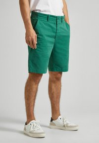 Pepe Jeans REGULAR - Šortai - jungle green