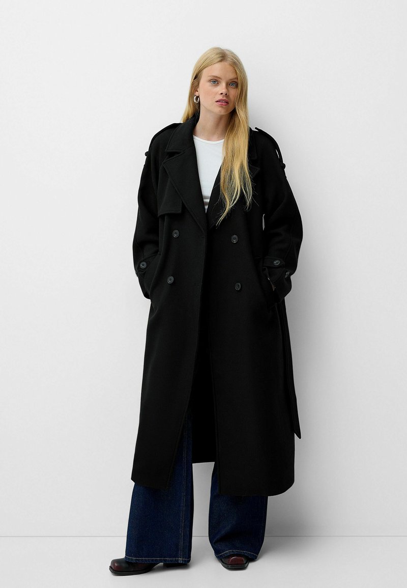 Bershka Trenchcoat zwart