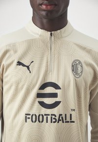Puma AC MILAN PREMATCH 1/4 ZIP - Klupska odjeća - putty/prairie tan