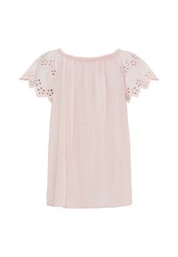Lyserød bluse med korte, flagrende ærmer. Har broderede hulkantdetaljer langs ærmespidserne. Blødt, løst stof og rynket halsudskæring.