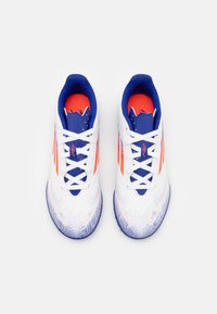 adidas Performance F50 CLUB TF UNISEX - Scarpe da calcio per terreni sintetici - footwear white/solar red/lucid blue