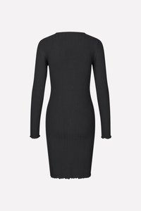 Vestito nero a maniche lunghe a costine con silhouette aderente, collo rotondo e dettagli a onda sull'orlo delle maniche e sul fondo.