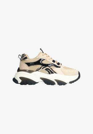 Beige en zwarte mesh sneakers met suède accenten, textuurdesign, dikke witte middenzool en zwarte rubberen loopzool. Voorzien van veters en een trekstrip.