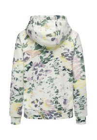 Bluza z kapturem wykonana z miękkiego materiału, z wielokolorowym kwiatowym wzorem w pastelowych odcieniach zieleni, różu i żółci.