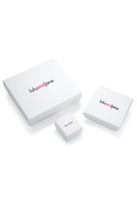 Drei weiße Kästen unterschiedlicher Größen mit glatten Oberflächen, die das Logo "luluandjane" in Schwarz und Pink auf der Oberseite zeigen.