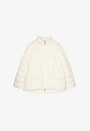 Chaqueta de plumas acolchada blanca con cuello alto y cremallera frontal. Presenta un acolchado cuadrado y dos bolsillos laterales. Textura suave, corte relajado.