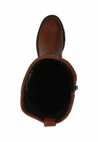 Bota de cuero marrón con un acabado suave, una abertura amplia y un forro interior negro. Cuenta con un cierre de cremallera y suela de goma plana.
