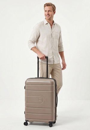 Redolz, ESSENTIALS 11 4 ROLLEN TROLLEY 66 CM MIT DEHNFALTE UNISEX - Wheeled suitcase - taupe