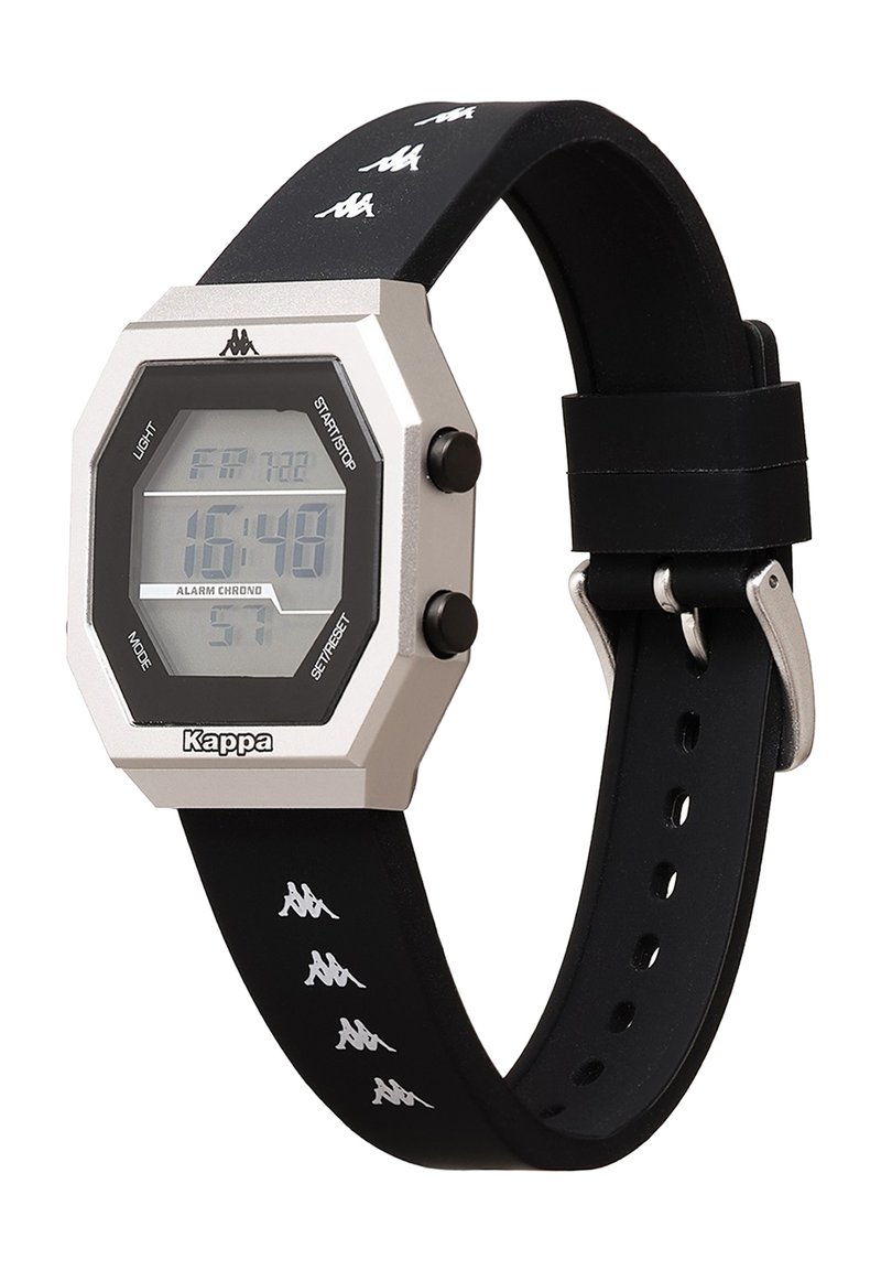 Reloj digital con caja octagonal de plata, pantalla LCD negra y correa de goma negra con logotipos blancos y cierre de hebilla.