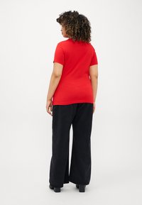 Calvin Klein Jeans CLASSIC SLIM V NECK TEE - Basic póló - candy apple