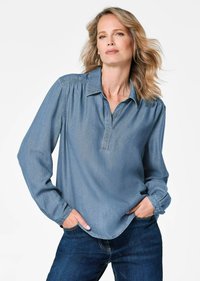 Hellblaue Denim-Hemd, lange Ärmel, mit Knöpfen versehenen Manschetten, Kragen und einer halben Knopfleiste. Glatte Textur, lockere Passform, abgerundeter Saum.