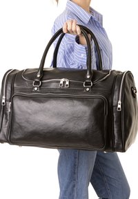 Borsa da viaggio in pelle nera con manici superiori, cerniere e tasca frontale. Caratterizzata da una texture liscia e cuciture dettagliate lungo i bordi.