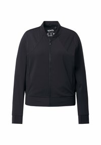 Giacca sportiva nera con colletto alto, zip frontale, tasche laterali, polsini a coste e tessuto liscio e elastico progettato per il comfort.