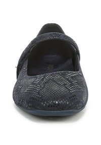 Ballerine blu navy con motivo a pelle di serpente testurizzato, punta tonda e una fascia alla caviglia. Fodera interna morbida e suola flessibile.