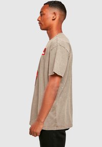 ABSOLUTE CULT DEADPOOL  CAMO HEAD TEE - T-shirts print - darkkhaki
