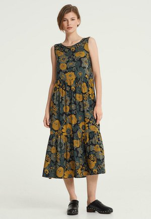 Day dress - gold