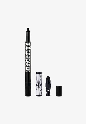 Pennarello nero a doppia punta con punta fine e applicatore in spugna. Un'estremità presenta un barilotto liscio, mentre l'altra ha un cappuccio con impugnatura testurizzata.