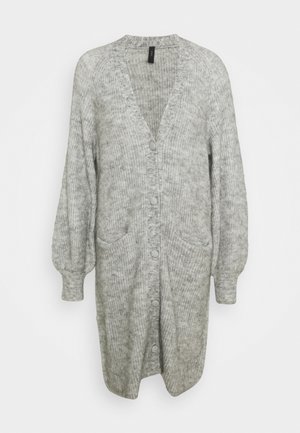 Šedý pletený kardigan s výstřihem do V, knoflíky vpředu, struktura s žebrováním, dlouhé nabírané rukávy a dvě přední kapsy.