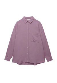 Chemise à manches longues à boutons en tissu lavande doux avec col, poche poitrine unique et ourlet légèrement arrondi.