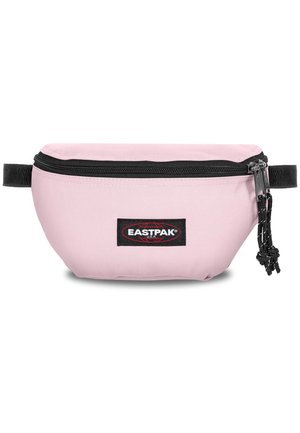 Różowa nerka Eastpak z czarnym zamkiem błyskawicznym i naszywką z logo, posiadająca dwa zamki z czarnymi pętlami ze sznurka.