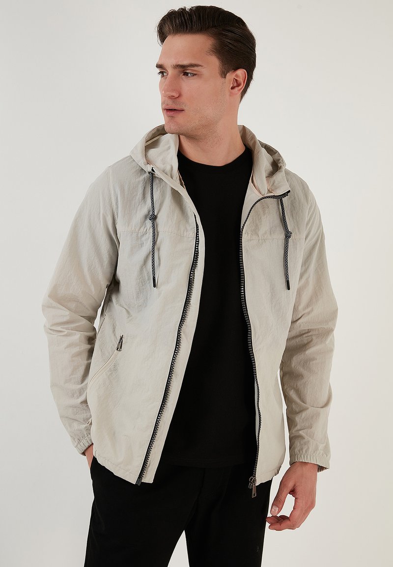 Buratti SLIM FIT - Lengva striukė - stone